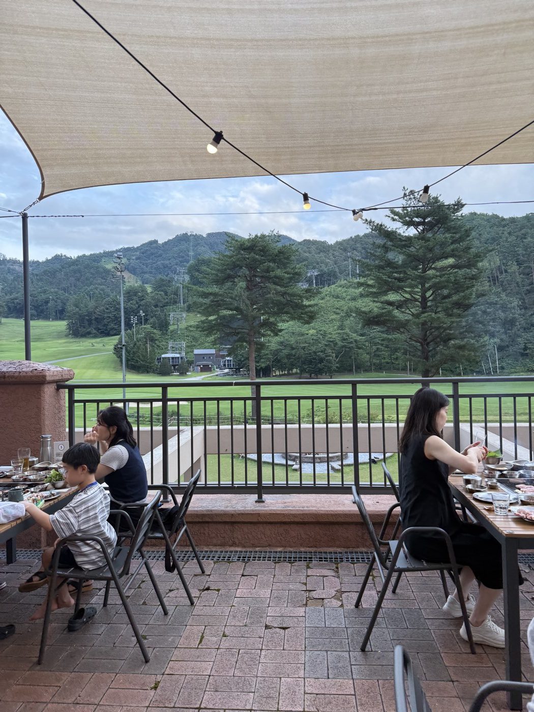 오크밸리 포레스트 테라스 BBQ 테라스 골프장 잔디 뷰